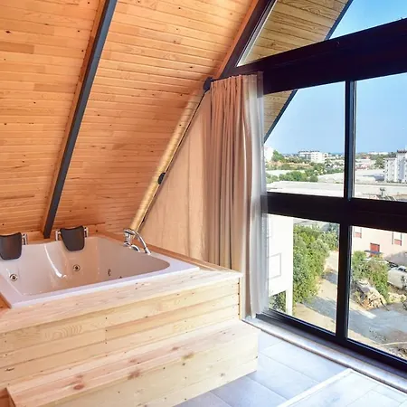 Duplex With Pool And Jacuzzi דירה *