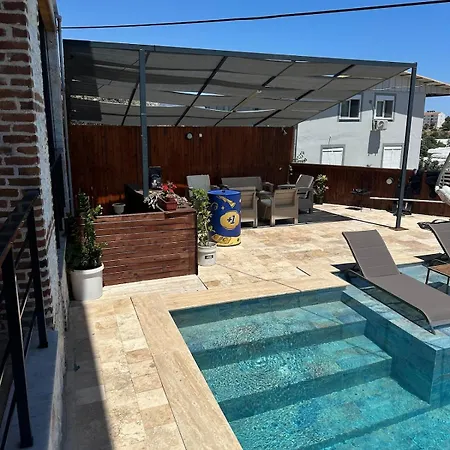 Duplex With Pool And Jacuzzi *